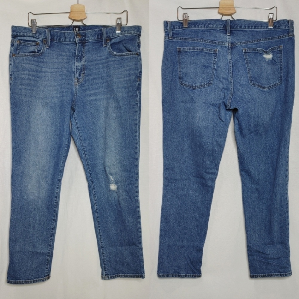 GAP Best Girlfriend Jeans High Rise Boyfriend Distressed Medium Blue‎ Wash 32
